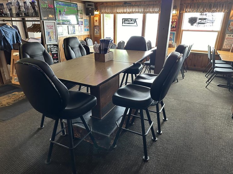 #100-•-waterfront-pub-with-4-bed/2-bath-apartment-image-53