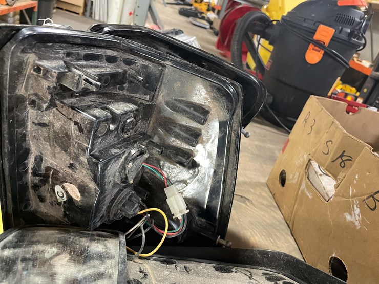 #8633-•-automotive-headlights-&-tailgate-(pr11)-image-8