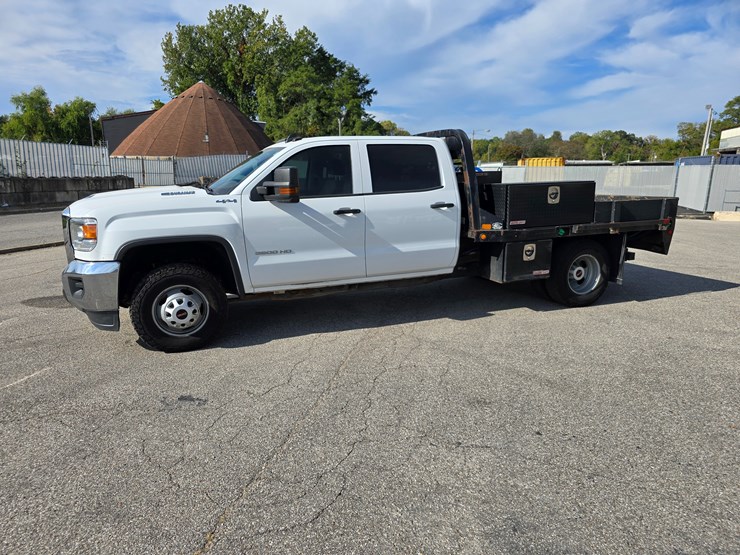2017-gmc-sierra-3500-image-5