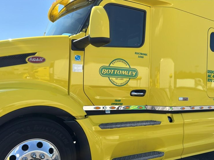 2023-peterbilt-579-image-14