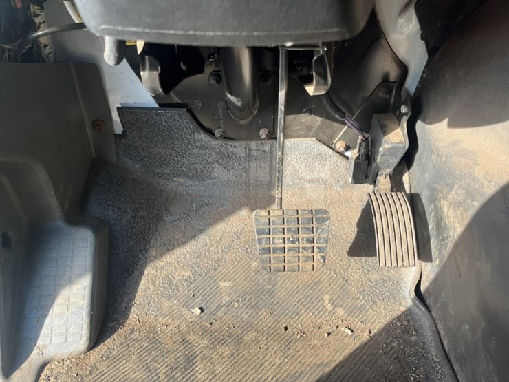 2011-international-7600-image-131