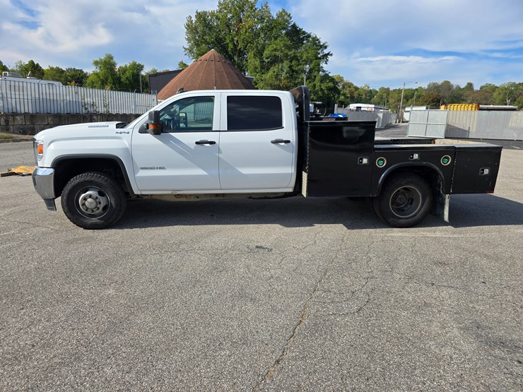 2017-gmc-sierra-3500-image-6