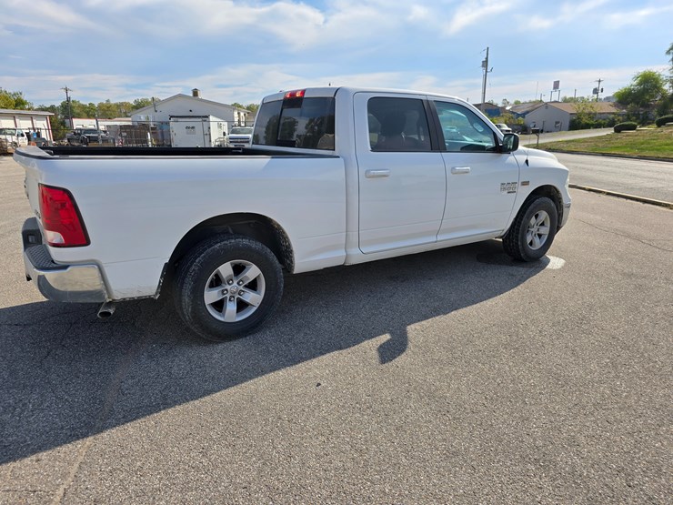 2020-ram-1500-classic-image-16