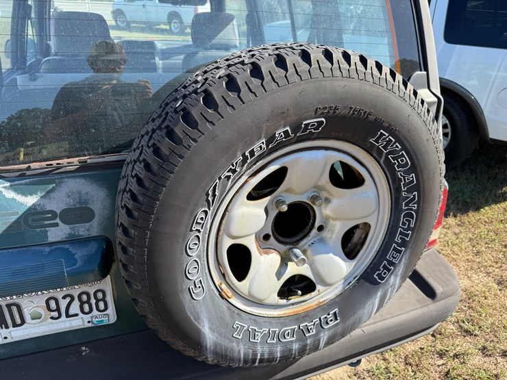 #37-•-#265-•-1996-geo-tracker-multipurpose-vehicle-(mpv)-image-17