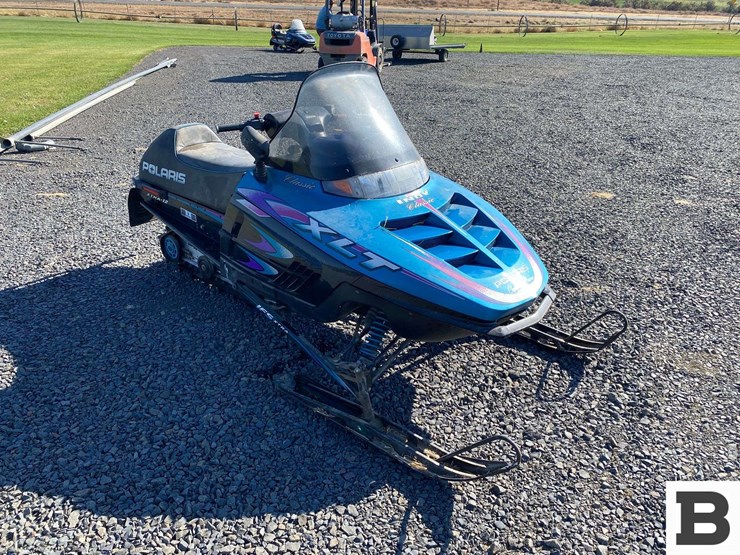 1998-polaris-indy-trail-touring-xlt-snowmobile-image-5