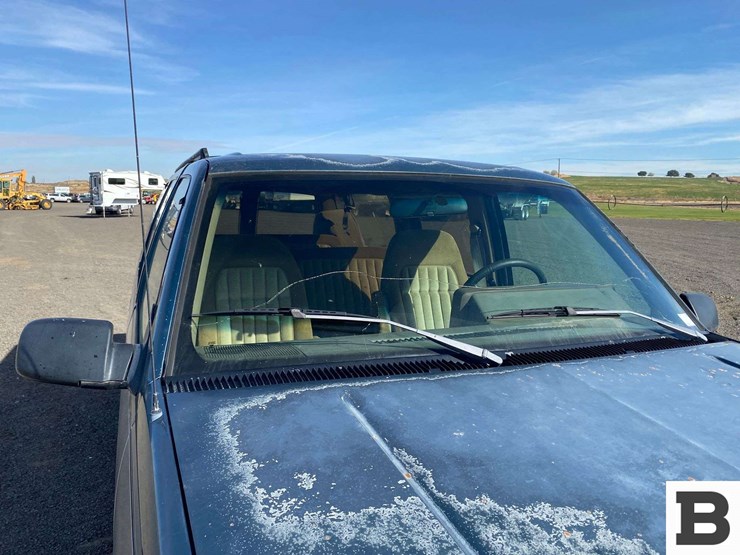 1993-gmc-suburban-image-8