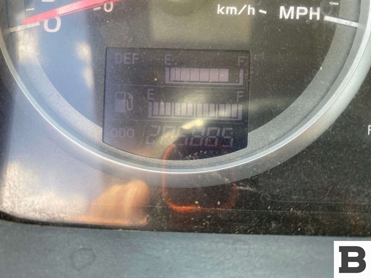 2014-hino-268-image-55