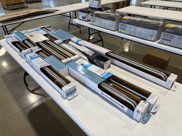 #28394-•-lot-of-various-sizes-of-grab-bars-image-3