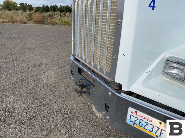 2013-kenworth-t800-image-11