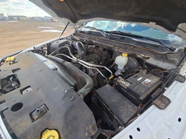 2013-ram-1500-slt-image-17