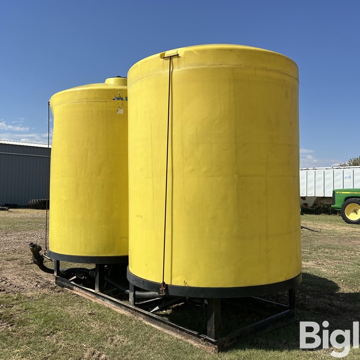 3000-Gal Poly Liquid Tanks