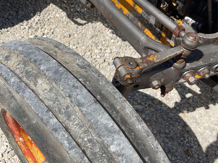 massey-ferguson-135-image-30