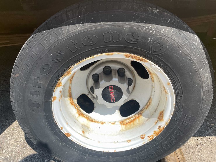 #1376-•-2012-gmc-savana-box-truck-(has-wi-title)-(of)-image-37