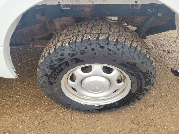 2020-ford-f150-xl-image-16