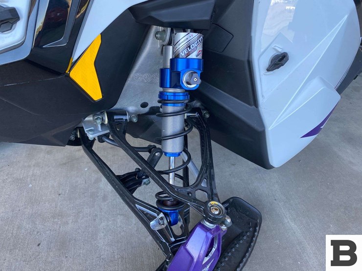 2022-polaris-matrix-pro-rmk-850-165"-snowmobile-image-9