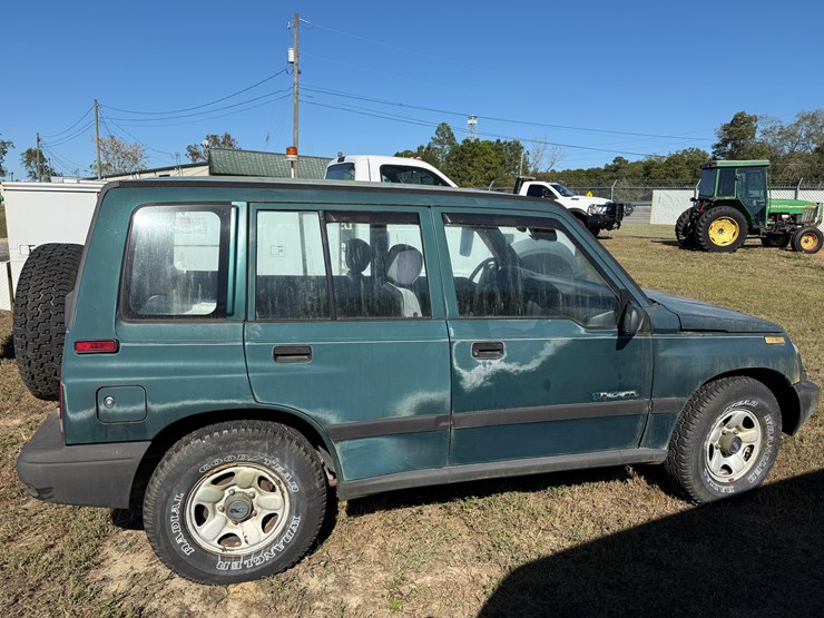 #37-•-#265-•-1996-geo-tracker-multipurpose-vehicle-(mpv)-image-9