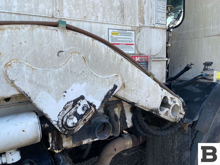 2006-peterbilt-320-image-36