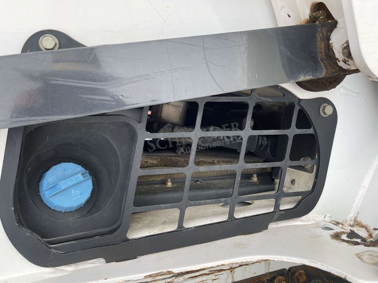 2016-bobcat-t750-image-38