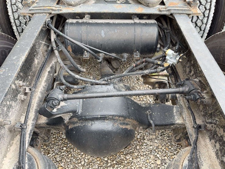 2012-freightliner-cascadia-113-image-38