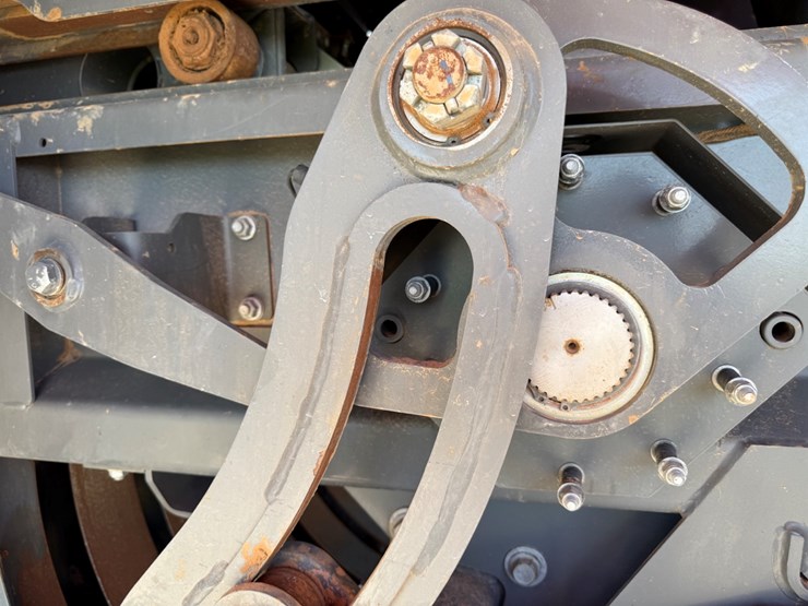 2022-massey-ferguson-2270xd-image-52