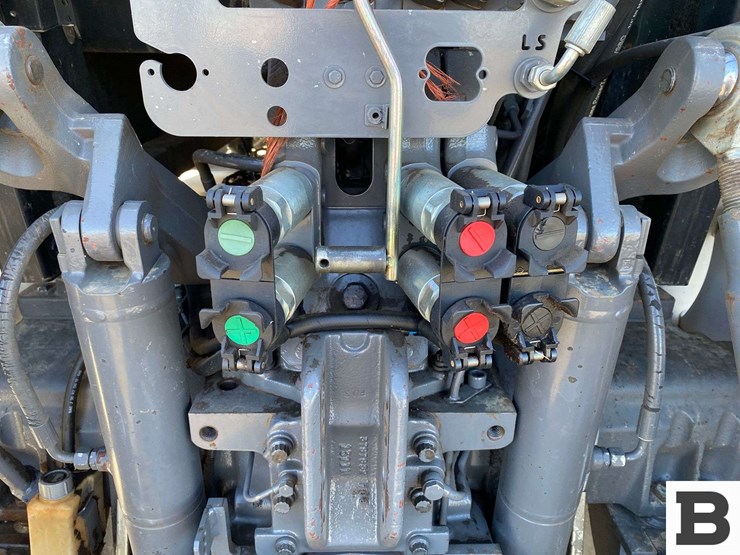 2012-massey-ferguson-5475-image-37