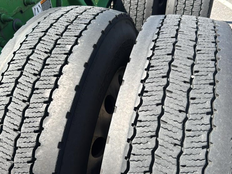 2023-peterbilt-579-image-19