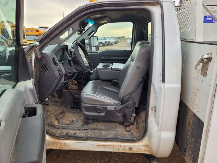 2012-ford-f550-image-8