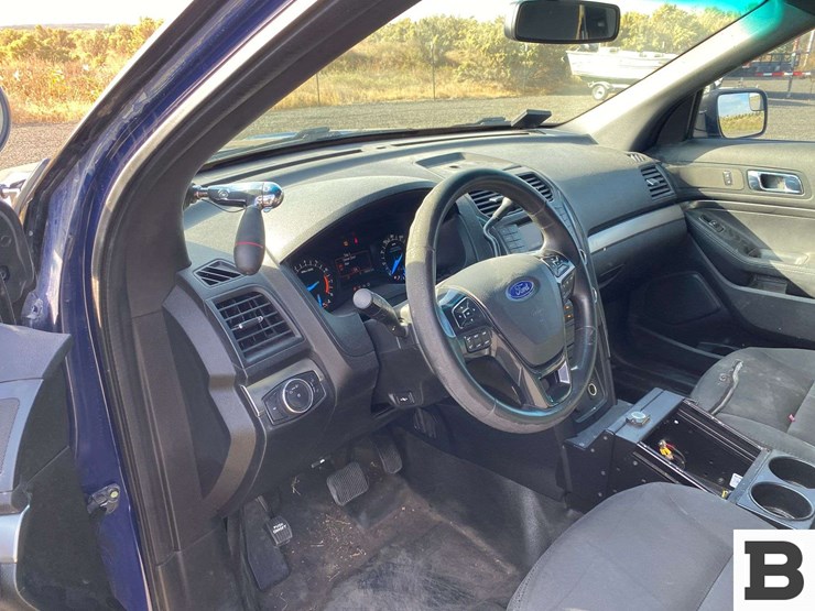 2016-ford-explorer-image-23