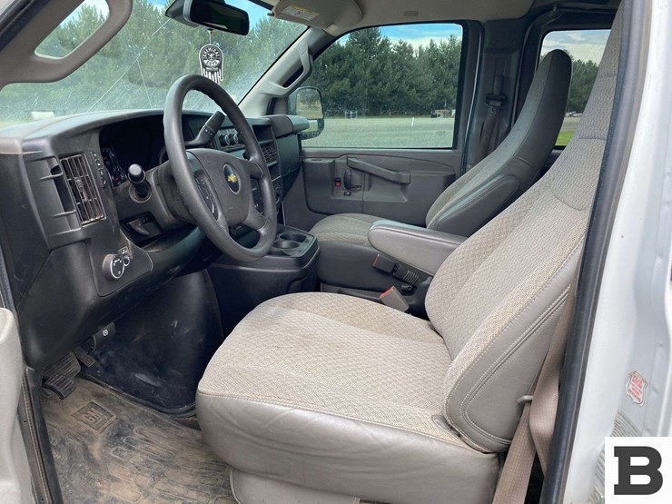 2019-chevrolet-express-3500-image-23