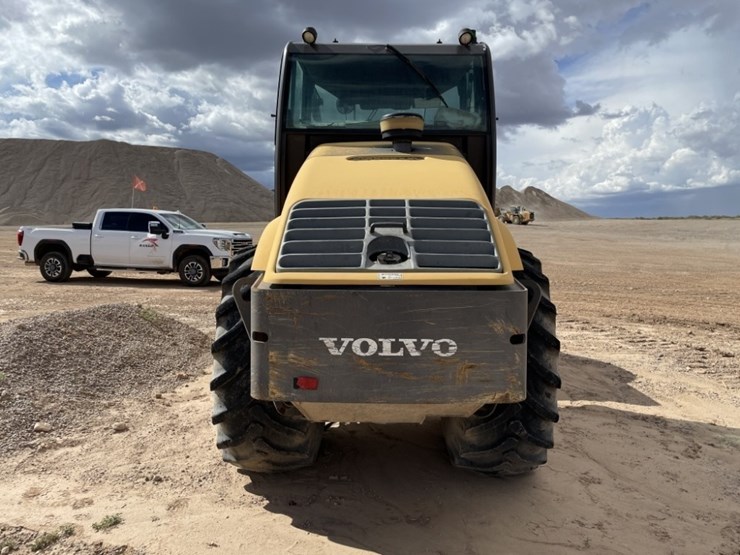 2014-volvo-sd160-vibratory-roller-image-4