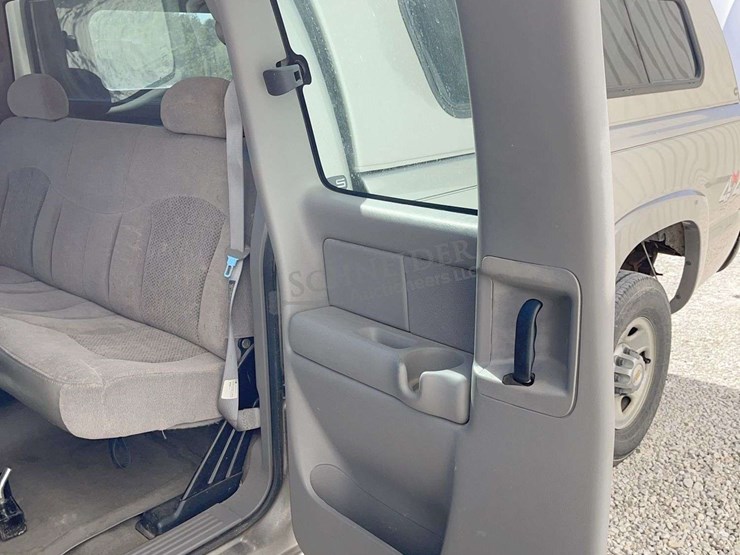 2000-chevrolet-2500-image-40