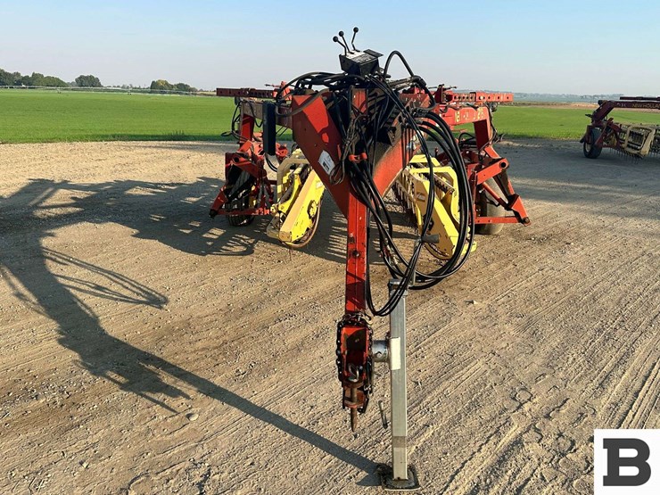 new-holland-216-image-8