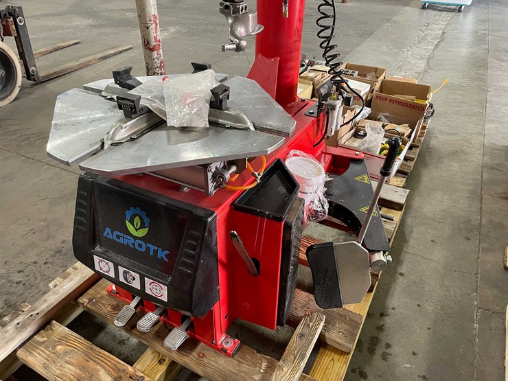 #8524-•-tire-changer-(e)-image-32