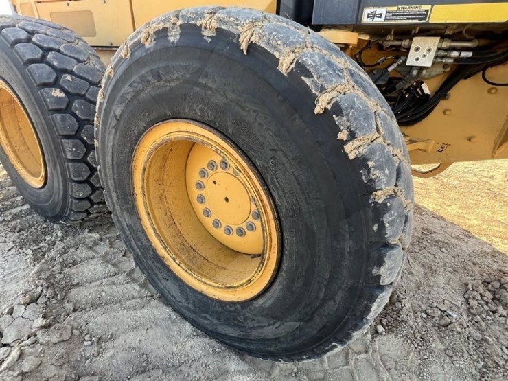 2011-deere-772gp-image-32