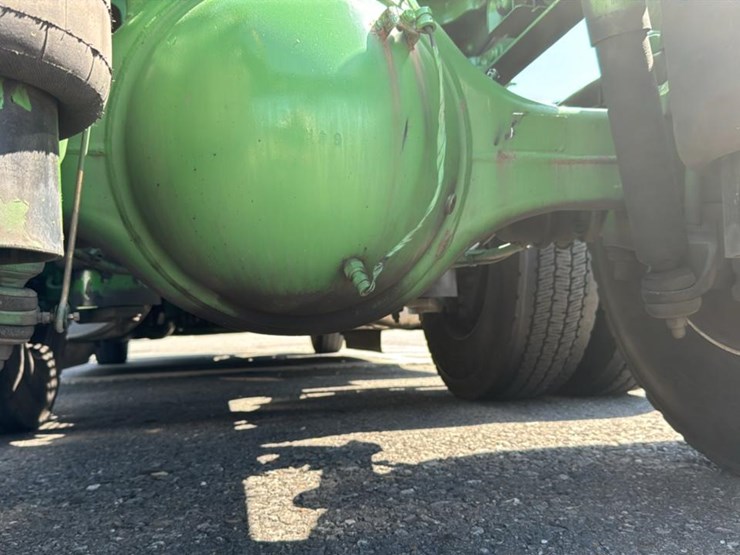 2023-peterbilt-579-image-45