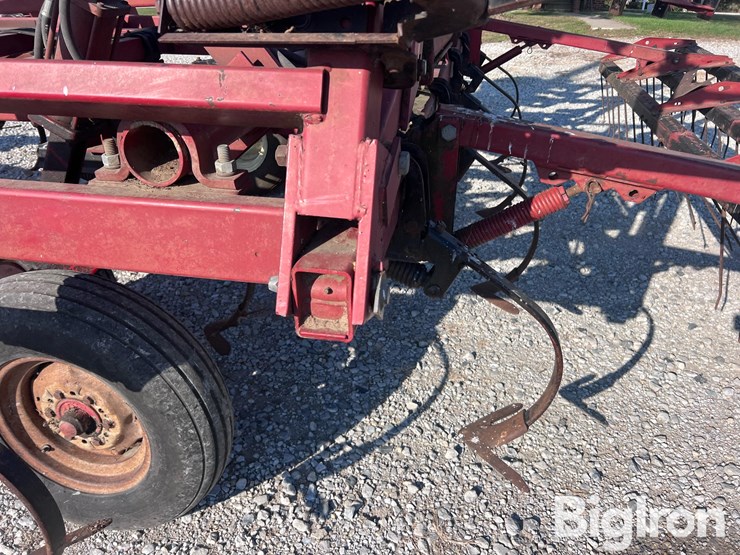 case-ih-4800-image-18