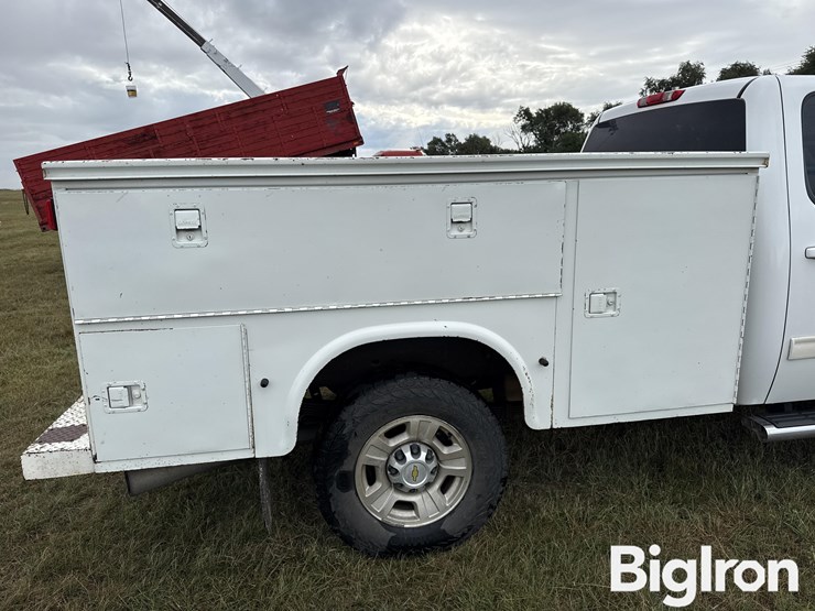 2010-chevrolet-silverado-3500-image-14