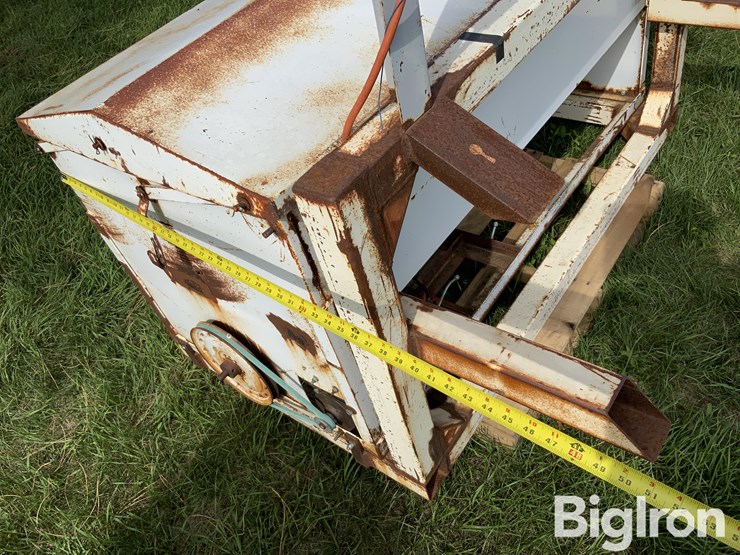 flatbed-mounted-cake-feeder-image-14