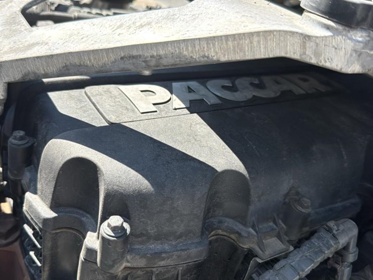 2023-peterbilt-579-image-32