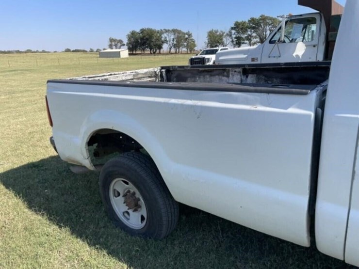 2010-ford-f250-xl-image-8