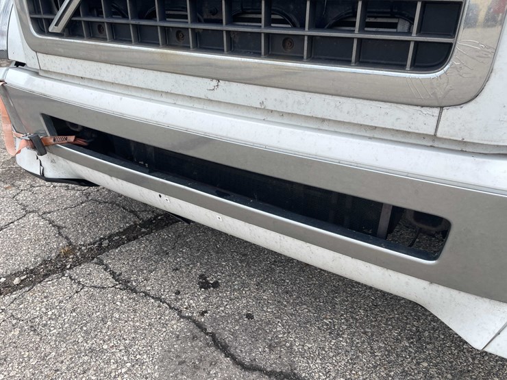 #1372-•-2014-volvo-sleeper-semi-(has-wi-title)-(of)-image-13