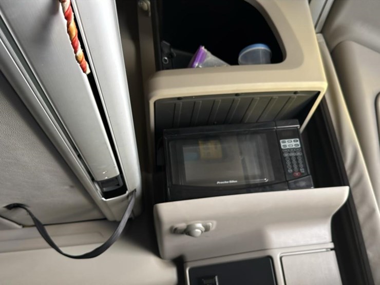 2023-peterbilt-579-image-68