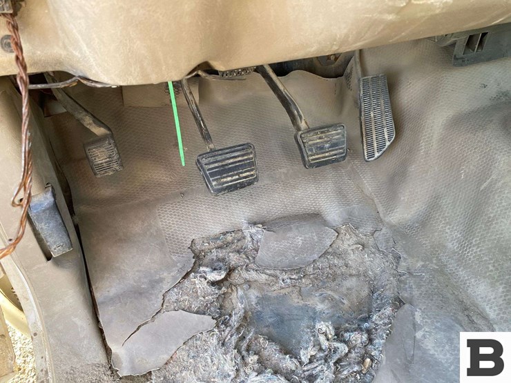 2001-chevrolet-gmt400-image-32