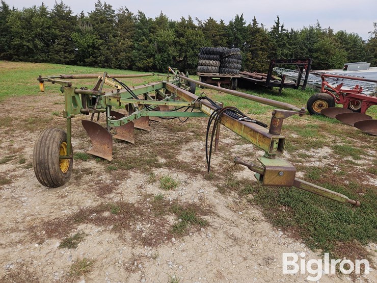 john-deere-2350-2450-image-11