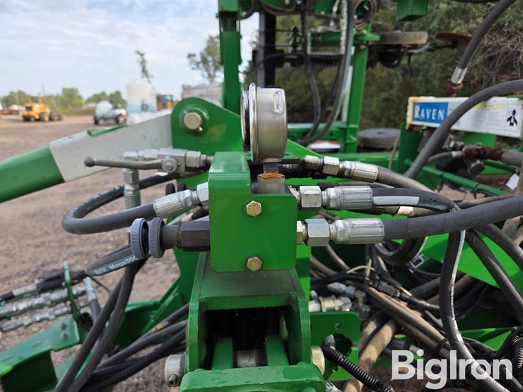 2013-john-deere-2510h-image-16