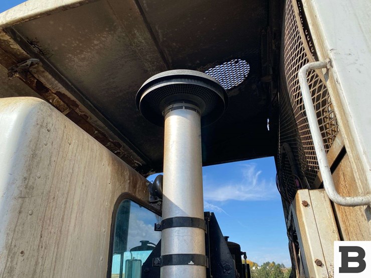 2006-peterbilt-320-image-14