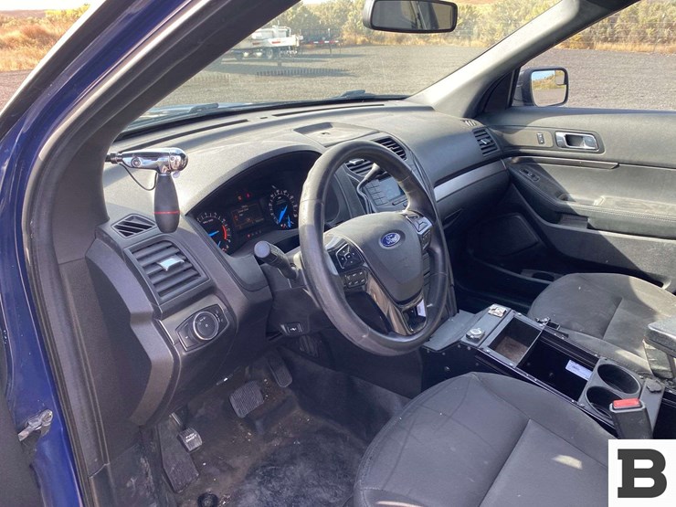 2018-ford-explorer-image-23