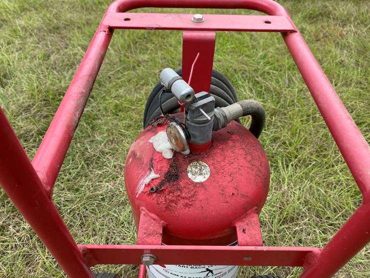 #76-•-#152-•-industrial-fire-extinguisher-with-hose-image-4
