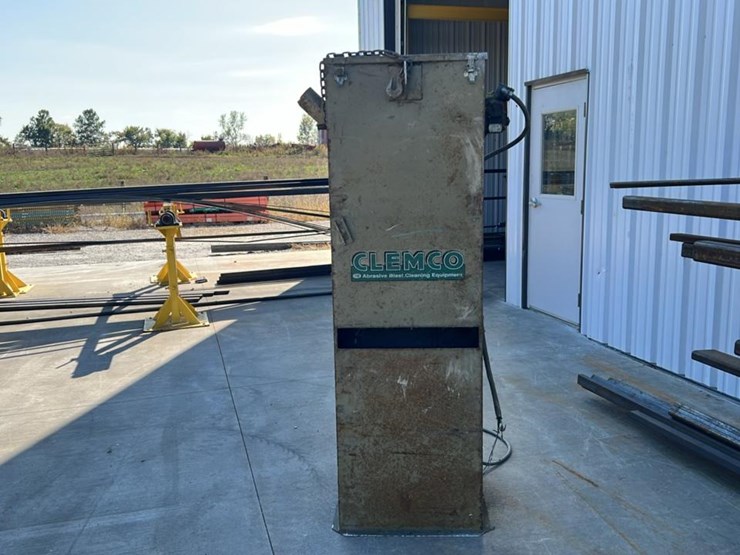 #4714-•-16’x16’-clemco-abrasive-blast-room-image-6