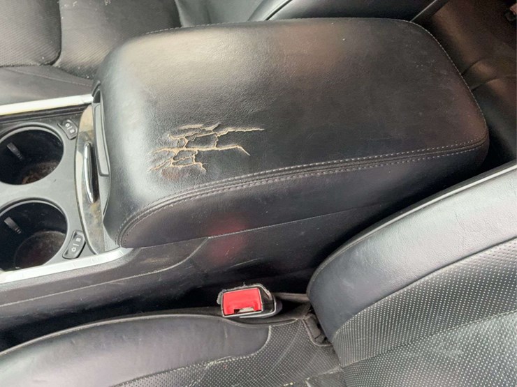 2012-chrysler-300-c-sedan-4d-image-19